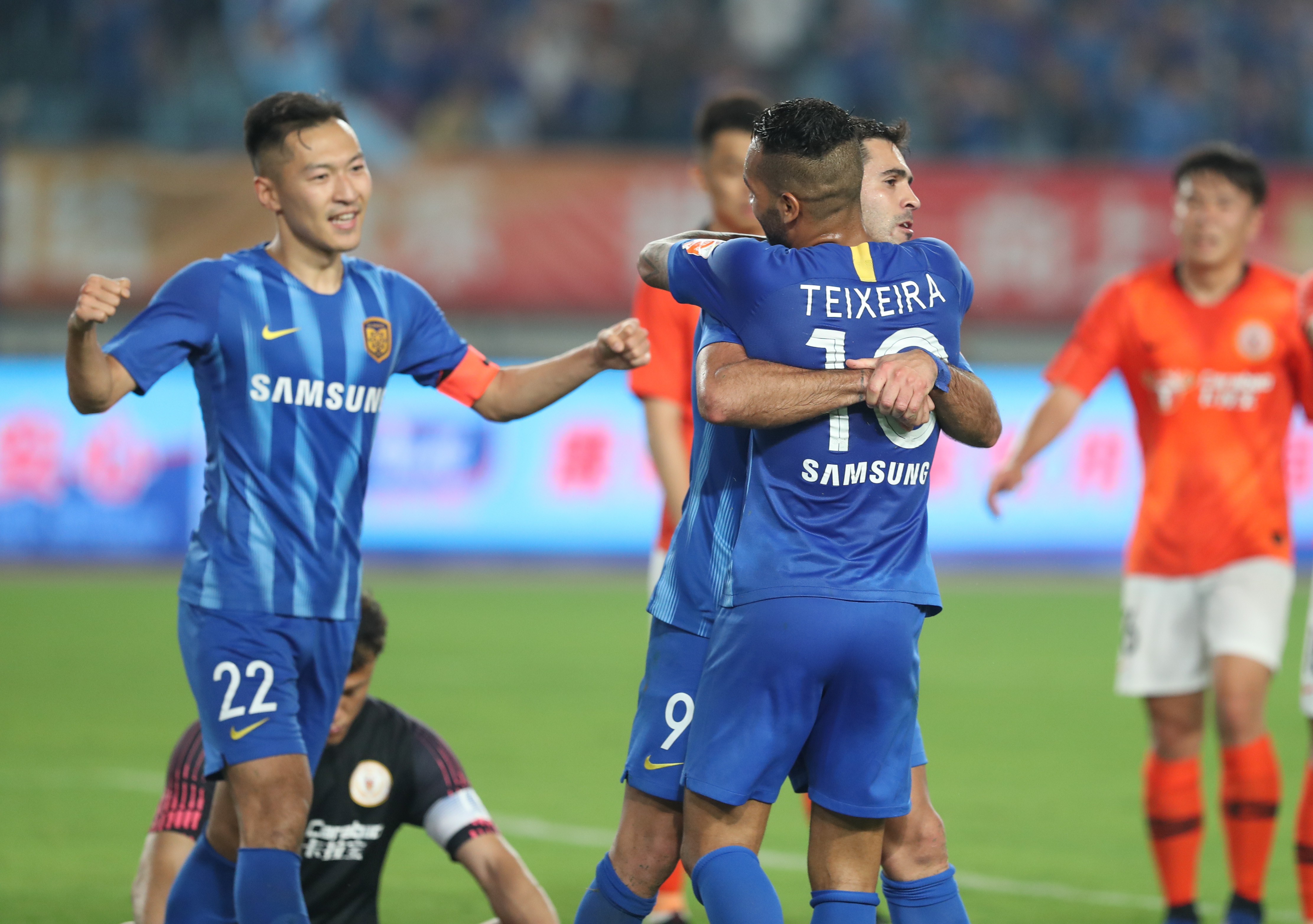 在高位逼抢 在高位逼抢